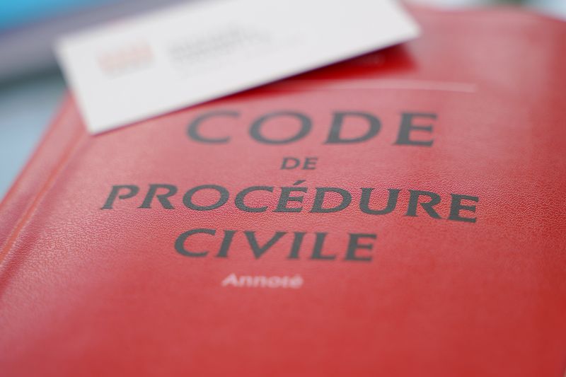 Code de procédure civile annoté Dalloz et carte du cabinet Gauvain Demidoff Lhermitte